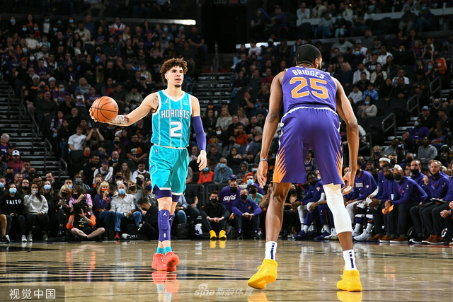 阿迪达斯在 阿迪达斯在